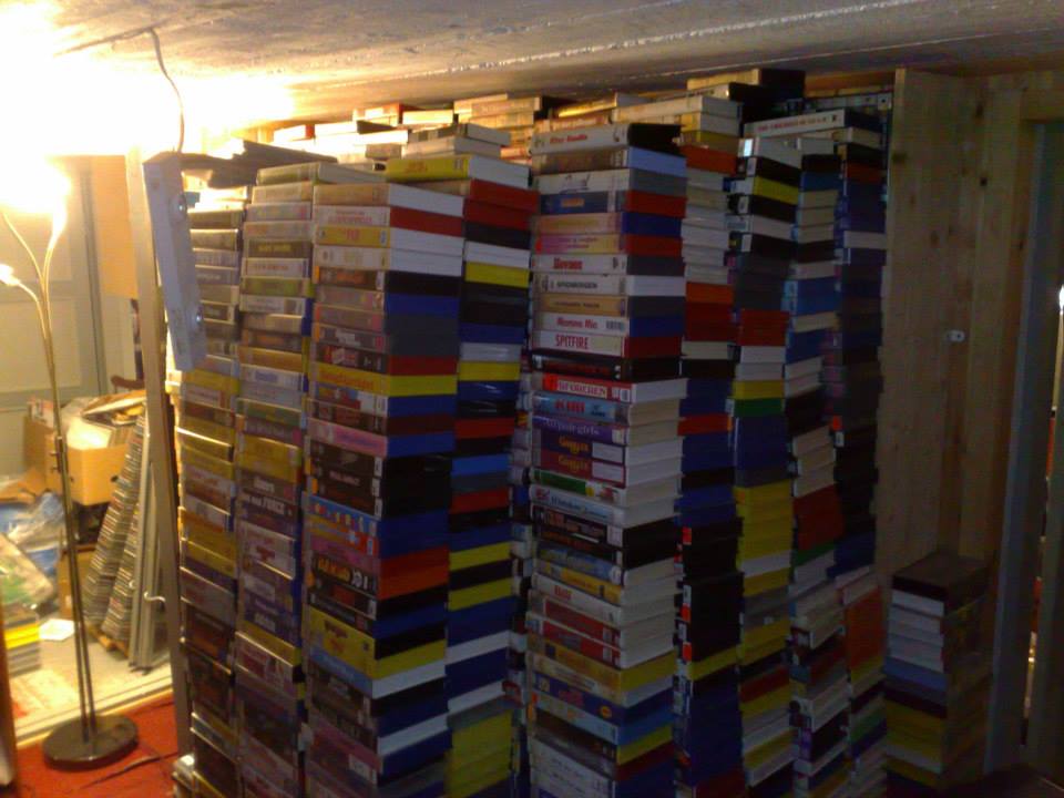 VHS-kassetter tar plass ja, og er samlinga stor, så bør boligen være stor og. Foto: Dag-Johnny Elnes. 